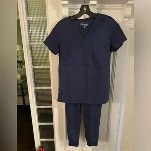 Butter-soft stretch scrub pants & top set. Navy size XS